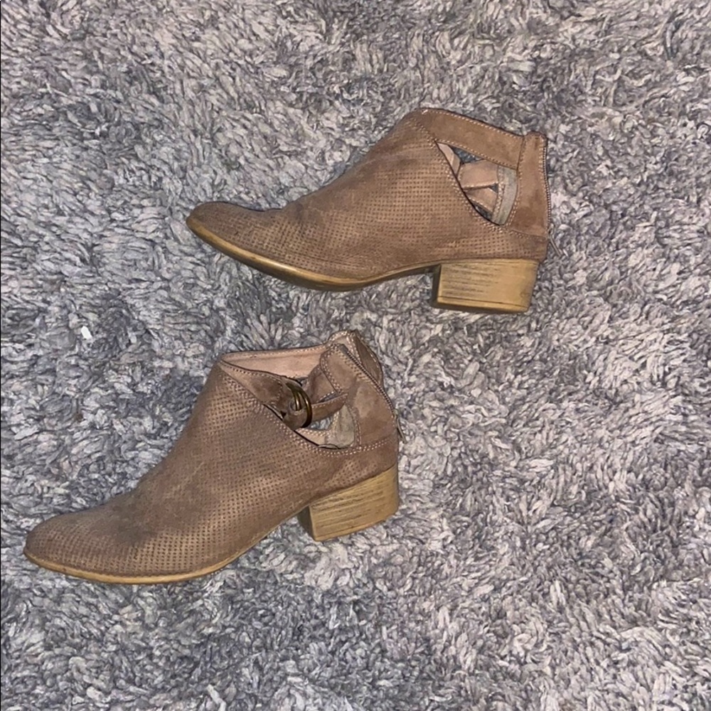 Little gray booties!